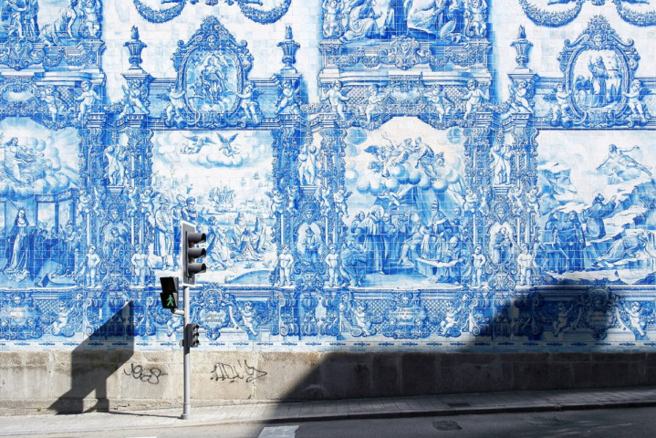 Façade carrelée d'azulejos de la Chapelle des âmes