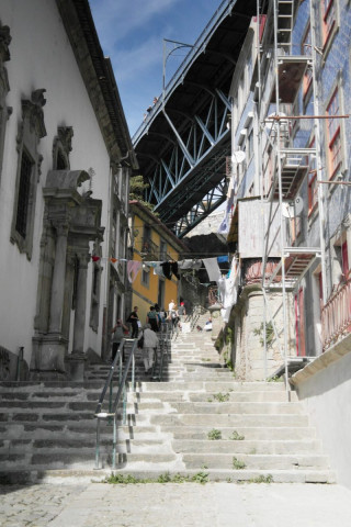 Le Pont Dom-Luís, qui passe au dessus des habitations