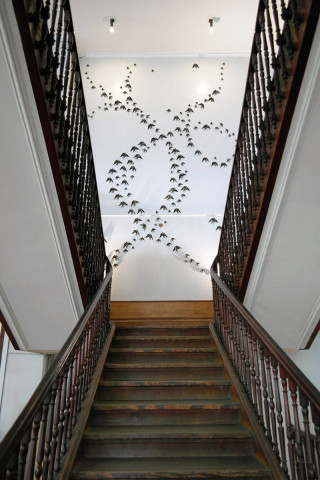 Bel escalier avec des andorinha, des hirondelles en céramique