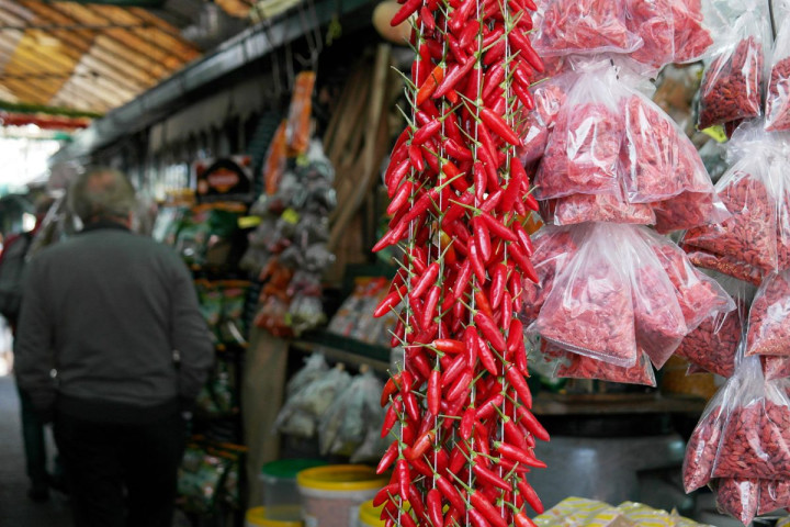 Stand de piments au Mercado do Bolhão