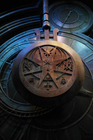 Le pendule de la tour de l'horloge astronomique de Poudlard