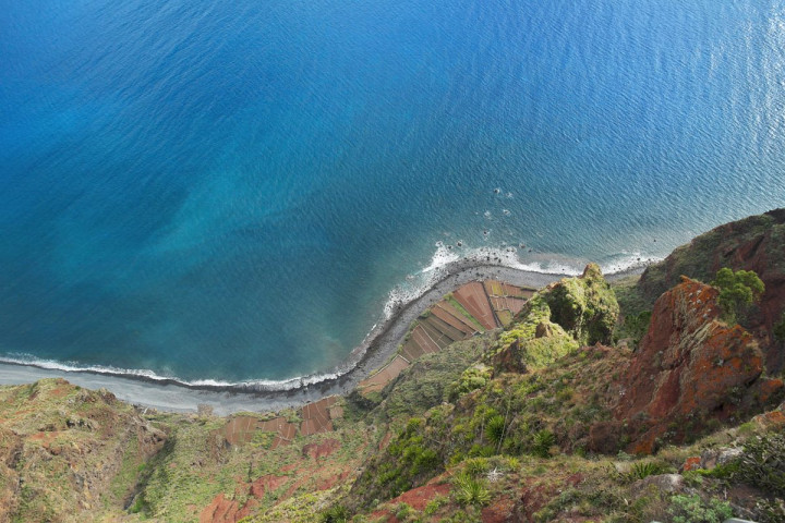 Vue depuis la plateforme en verre du belvédère du Cabo Girão