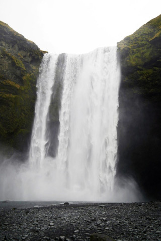La cascade de Skógafoss, haute de 60 mètres