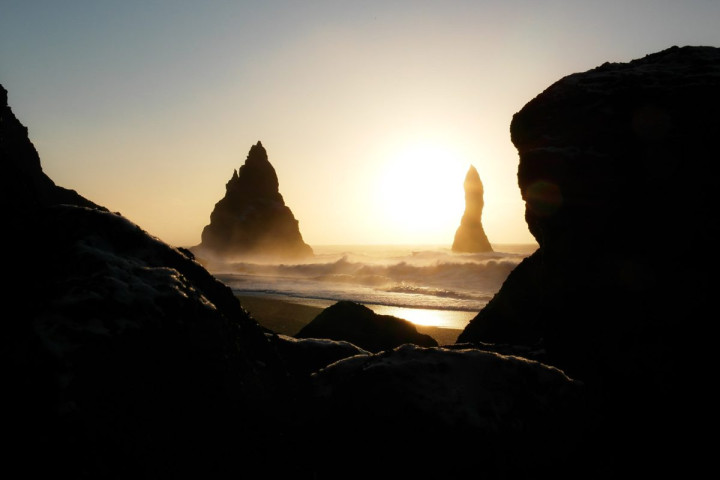 Lever de soleil à la plage de Reynisfjara