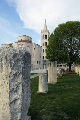 Ruines, église Saint Donat et sa tour