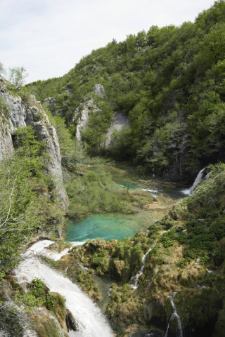 Série de bassins d'eau cristalline