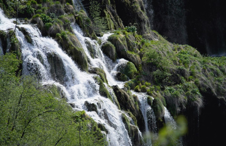 Zoom sur des cascades au parc national de Plitvice