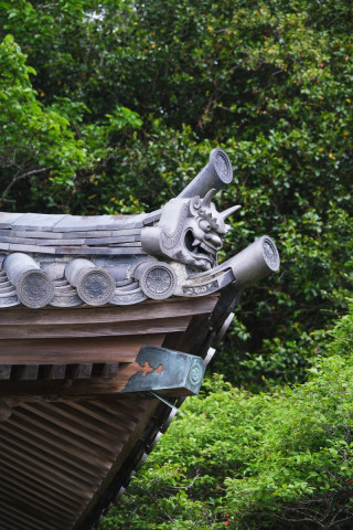 Détail du toit du temple Benzaiten