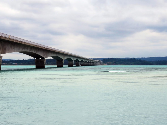 Pont sur l'île de Kouri