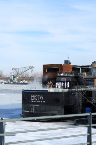 Le Bota-bota, un spa sur le fleuve Saint-Laurent