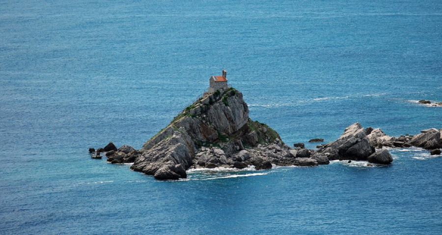 Île de Sveta Nedelja et son unique édifice : une église