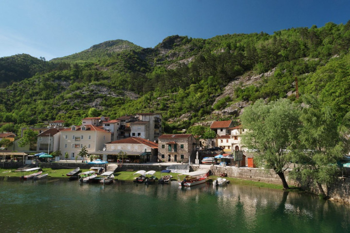 Paysage de carte postale à Rijeka Crnojevica