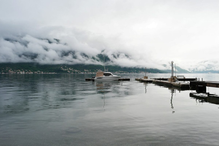 Petit port dans les bouches de Kotor