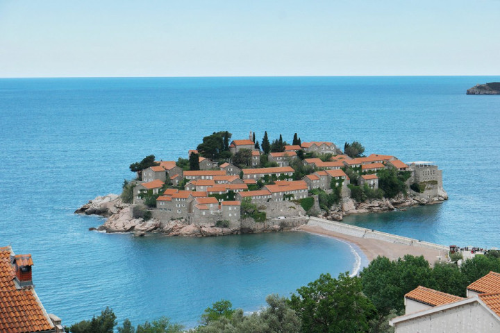 La presqu'île de Sveti Stefan, comme un air de Mont Saint-Michel